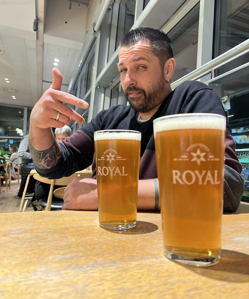 To kolde Royal fadøl i glas på et bord